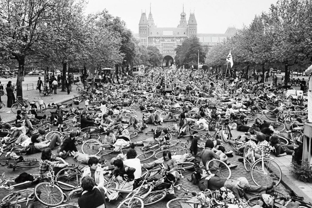 Geweldloos verzet - landelijke fietsdemonstratie in Amsterdam, 1977